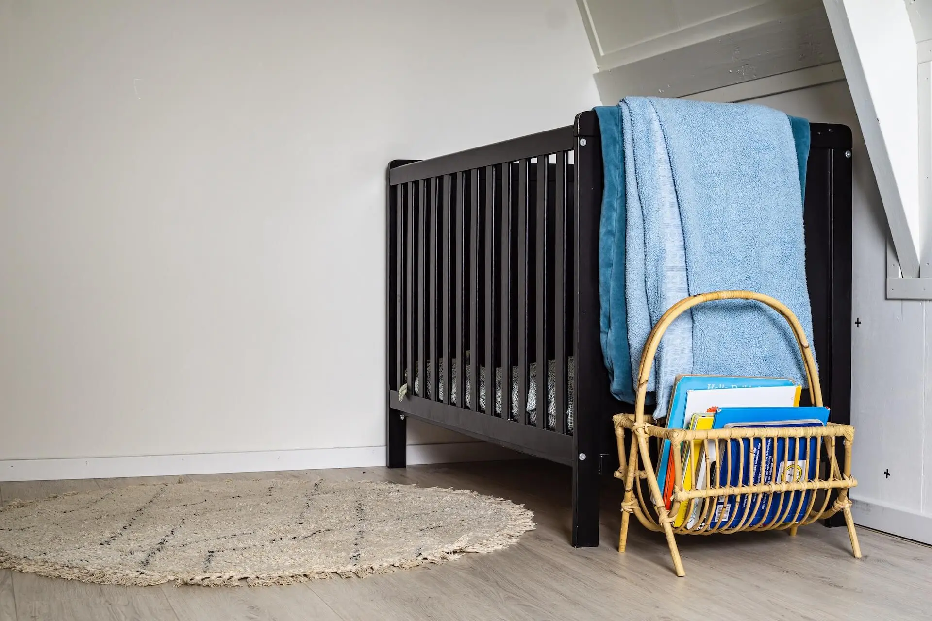 How to Assemble a Wooden Crib in 6 Easy Steps